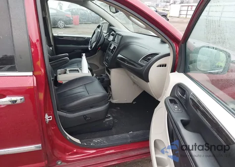 2016 Chrysler Town & Country Touring-L Anniversary Edition z USA, uszkodzony, nr VIN 2C4RC1CG0GR306127